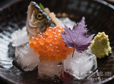 在日常飲食中適量食用鱸魚籽，搭配富含膳食纖維的蔬菜和全谷物，既能保證營養(yǎng)均衡，又能為身體補充所需的能量和營養(yǎng)物質(zhì)，維持身體的正常運轉(zhuǎn)