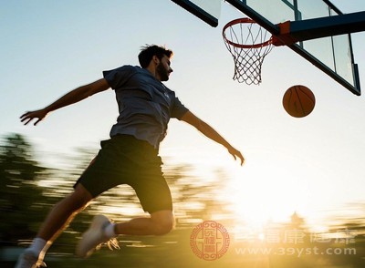 打完疫苗后，像跑步、打球、健身等劇烈運動，最好先暫停，等疫苗接種完成后再恢復