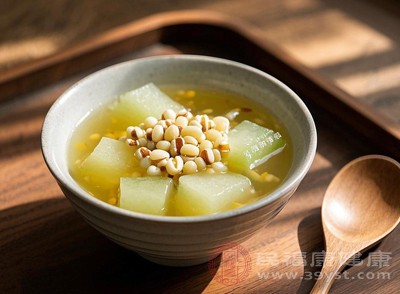 薏米冬瓜湯利水滲濕、清熱解暑，味道鮮美，營(yíng)養(yǎng)豐富