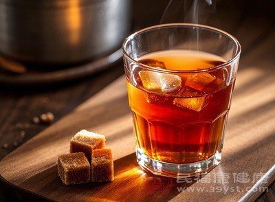 小朋友偶爾喝喝紅糖水能補(bǔ)充能量，但要嚴(yán)格控制量和時(shí)間