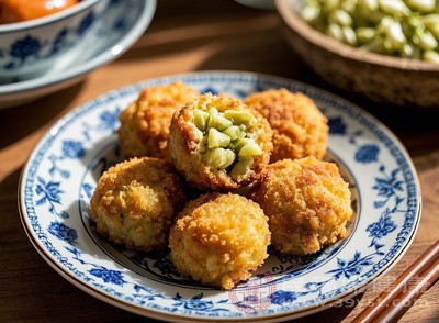 油炸食品偶爾吃一次、少量吃，不會(huì)對(duì)肝臟造成明顯傷害，長(zhǎng)期大量吃才是主要風(fēng)險(xiǎn)