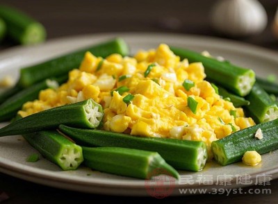 秋葵中的維生素與雞蛋的優(yōu)質(zhì)蛋白質(zhì)相互補(bǔ)充，營養(yǎng)更加全面