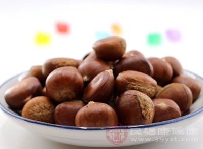 秋季护心不用愁！每天一把原味坚果，比吃保健品实在，全家都适合