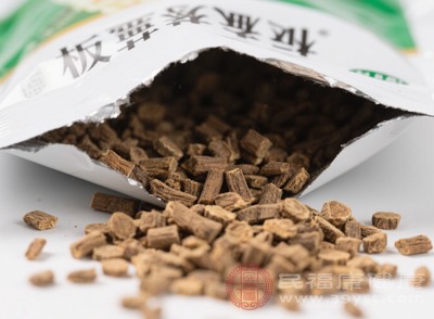 現(xiàn)代醫(yī)學(xué)研究表明，板藍(lán)根具有一定的抗菌、抗病毒作用，對流感病毒、腮腺炎病毒等有抑制效果，還能調(diào)節(jié)機(jī)體免疫功能