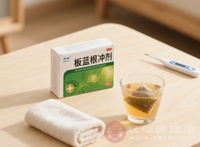 對于一些因內(nèi)熱導(dǎo)致的咽喉腫痛、牙齦腫痛等情況，短期服用板藍(lán)根也能起到清熱解毒、消腫止痛的作用