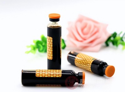 板藍根的劑型多樣，包括顆粒劑、口服液等，不同劑型的服用方法和注意事項也有所不同，需正確使用才能保證藥效并降低風險