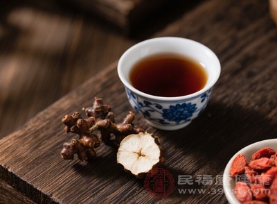 飲用拐棗泡酒都能在一定程度上減輕身體的負(fù)擔(dān)，緩解酒后的難受之感，讓身體更快恢復(fù)到正常狀態(tài)
