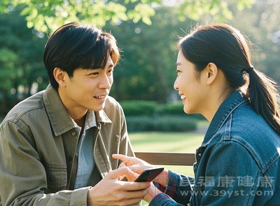 多和朋友聊天、聚會，良好的人際關(guān)系能帶來積極情緒，間接改善膚色