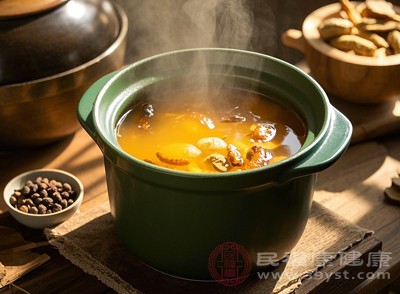 飯前服藥一般建議在飯前30-60分鐘，飯后服藥則在飯后15-30分鐘