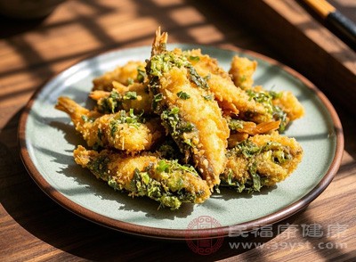 哺乳期新媽媽食用香椿要適量，不要過(guò)量食用