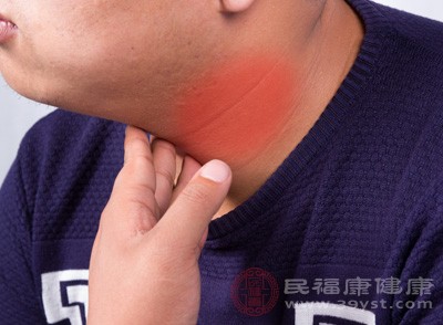 甲狀腺功能亢進(jìn)或減退、自身免疫性疾病、頭皮炎癥等。這類疾病會(huì)破壞毛囊健康環(huán)境，影響黑素細(xì)胞活性，需要通過治療原發(fā)病來改善白發(fā)問題