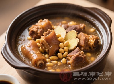 滋補(bǔ)優(yōu)選：豬蹄黃豆湯——滿滿的膠原蛋白能量罐