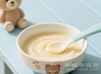 米粉富含碳水化合物，能為寶寶提供能量，而且經(jīng)過加工后質(zhì)地細膩，容易消化