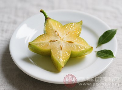 楊桃富含膳食纖維，包括可溶性膳食纖維和不可溶性膳食纖維