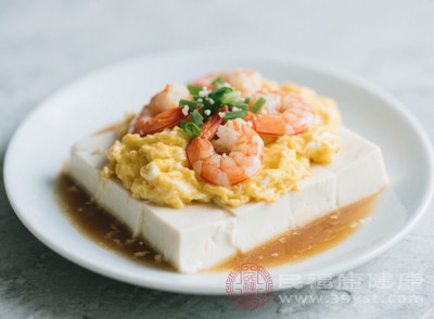 低脂高蛋白的暖心之選：蝦仁滑蛋豆腐