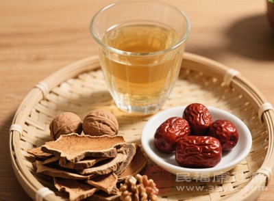 健身愛好者在運(yùn)動(dòng)前后也可以食用核桃
