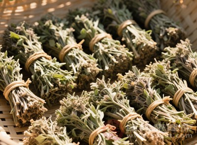 益母草具有利水滲濕的作用，能夠促進(jìn)體內(nèi)多余水分的排出，減輕水腫癥狀