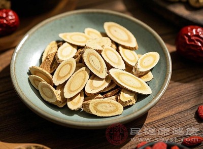 現(xiàn)代研究也表明，黃芪富含黃芪多糖、黃酮類化合物、氨基酸、微量元素等多種活性成分