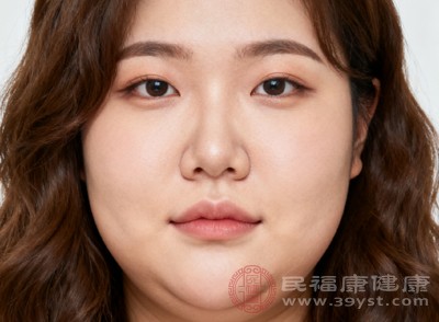 頸部和下巴周圍的肌肉如果缺乏鍛煉，會逐漸變得松弛
