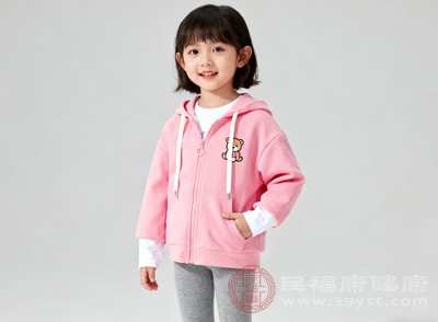 室內(nèi)溫度相對(duì)穩(wěn)定，可采用“內(nèi)衣+薄外套”的搭配