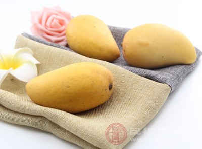 芒果中含有果酸、蛋白質(zhì)及醛酸等物質(zhì)，部分人食用后可能會出現(xiàn)過敏反應(yīng)，如口唇紅腫、瘙癢、皮疹等