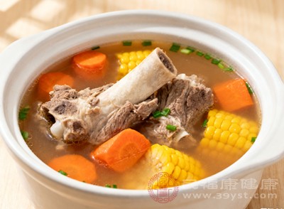 牛尾骨富含大量的鈣、磷、鎂等礦物質(zhì)，其中鈣元素是構(gòu)成骨骼的重要成分