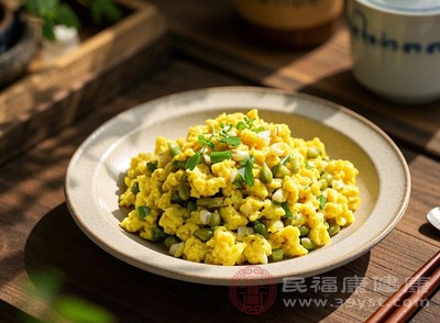 槐花炒蛋口感鮮嫩，雞蛋的嫩滑包裹著槐花的清甜，每一口都充滿春天的氣息，無論是作為早餐開啟活力一天，還是午餐、晚餐的一道家常菜，都十分合適，讓人食欲大增