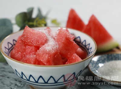 秋天吃西瓜要“淺嘗輒止”，不宜像夏季那樣大量食用