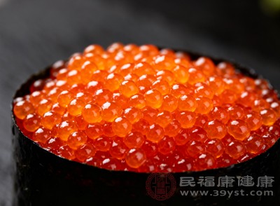 魚籽中可能攜帶細(xì)菌、寄生蟲等病原體，如果食用未煮熟的魚籽，很容易引發(fā)腸道感染，出現(xiàn)腹痛、腹瀉、嘔吐等癥狀