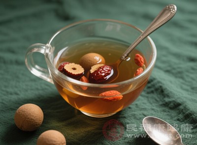 飲用桂圓紅棗枸杞茶，可以緩解眼睛干澀、疲勞，預(yù)防視力下降，保護(hù)眼睛健康