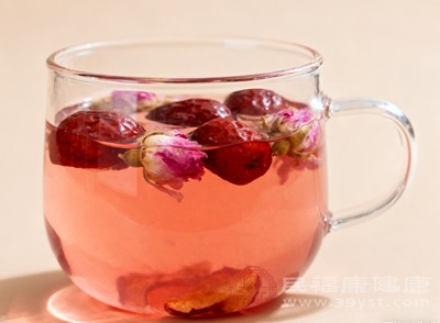 玫瑰花紅棗茶堅(jiān)持飲用一段時(shí)間，你會(huì)發(fā)現(xiàn)自己的氣色變得越來越好，整個(gè)人都充滿活力