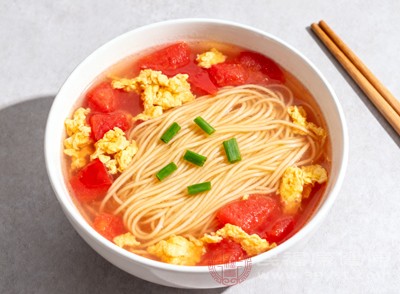 西紅柿富含維生素C和番茄紅素，雞蛋營養(yǎng)豐富