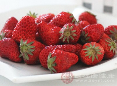 盡管草莓在減肥方面具有諸多優(yōu)勢，但要想充分發(fā)揮其作用，合理控制食用量和頻率至關(guān)重要