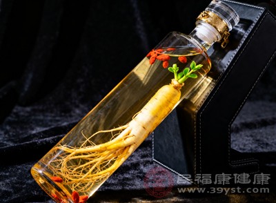 飲用人參泡酒一段時(shí)間后，脾胃功能得到改善，人體對(duì)營(yíng)養(yǎng)物質(zhì)的吸收更加充分，為身體提供更充足的能量
