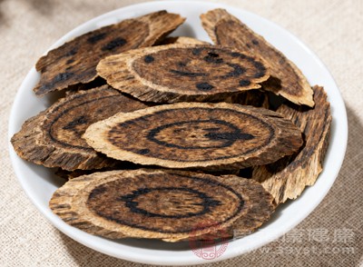 對(duì)于長(zhǎng)期處于高壓狀態(tài)的人群，沉香木熏香成為緩解壓力、改善睡眠的天然選擇