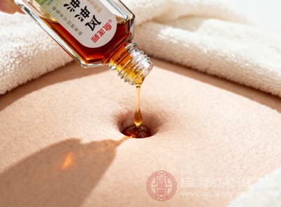 風(fēng)油精主要由薄荷腦、樟腦、桉油、丁香酚、水楊酸甲酯等成分組成