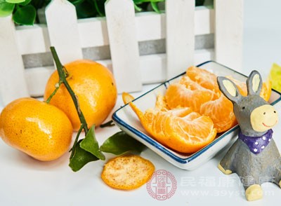 為了在享受橘子美味與營(yíng)養(yǎng)的同時(shí)，避免體重增加，晚上食用橘子需要遵循科學(xué)的方法