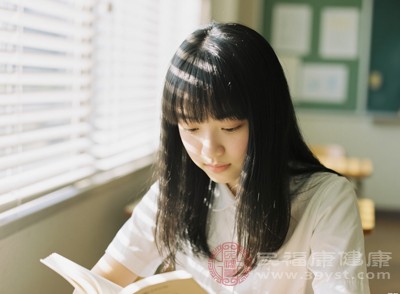 獨(dú)處時(shí)泡一杯茶、讀一本書(shū)，享受屬于自己的安靜時(shí)刻