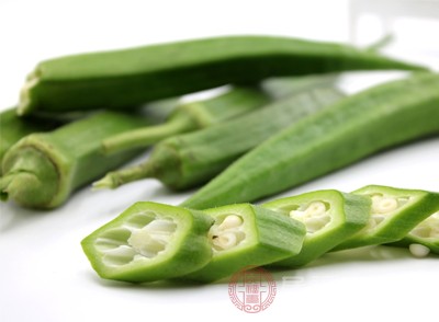 秋葵近年来备受青睐,每100克秋葵中膳食纤维含量约为3.9克 秋葵近年来备受青睐,每100克秋葵中膳食纤维含量约为3.9克