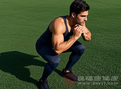 深蹲是鍛煉腿部的經(jīng)典動作