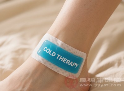 如果出现皮肤麻木、刺痛、苍白等异常情况，应立即停止冰敷，防止冻伤