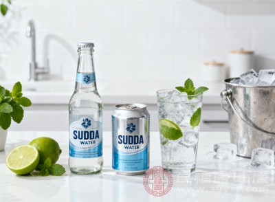 自制苏打水时,要注意控制碳酸氢钠的用量,一般每升水加入1-2克碳酸氢钠即可,避免浓度过高对胃肠道产生刺激 自制苏打水时,要注意控制碳酸氢钠的用量,一般每升水加入1-2克碳酸氢钠即可,避免浓度过高对胃肠道产生刺激