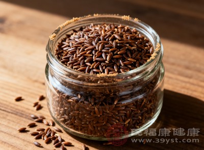 麩質(zhì)不耐受人群需要嚴(yán)格遵循無麩質(zhì)飲食，遠(yuǎn)離小麥胚芽以及其他含麩質(zhì)的食物