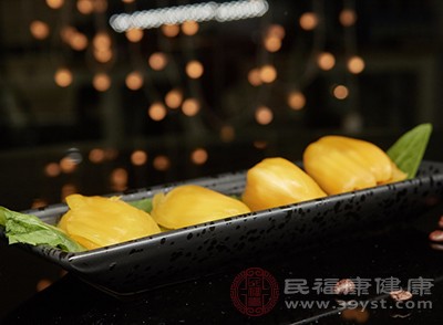 菠蘿蜜中的碳水化合物能為身體提供天然能量