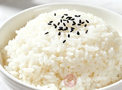 100克米饭(约130千卡) 100克米饭(约130千卡)