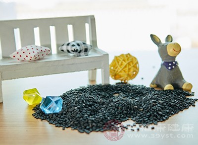 虾皮、芝麻、绿叶蔬菜(如菠菜、西兰花)等也富含钙元素 虾皮、芝麻、绿叶蔬菜(如菠菜、西兰花)等也富含钙元素