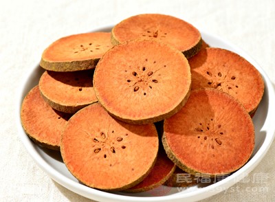 由于化橘紅性溫，有散寒的功效，對于外感風(fēng)寒、寒濕困脾等情況有一定的調(diào)理作用