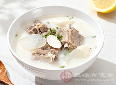 茯苓與山藥、排骨搭配，既能健脾益胃、祛濕減肥，又能補充身體所需的蛋白質(zhì)和營養(yǎng)物質(zhì)