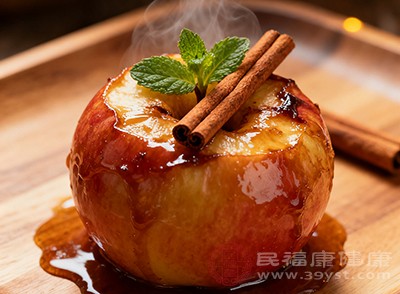 蒸苹果，不仅口感香甜，还具有收敛止泻的功效
