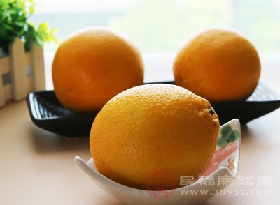 苹果、香蕉、橙子、葡萄、木瓜等常见水果都适合加热后食用